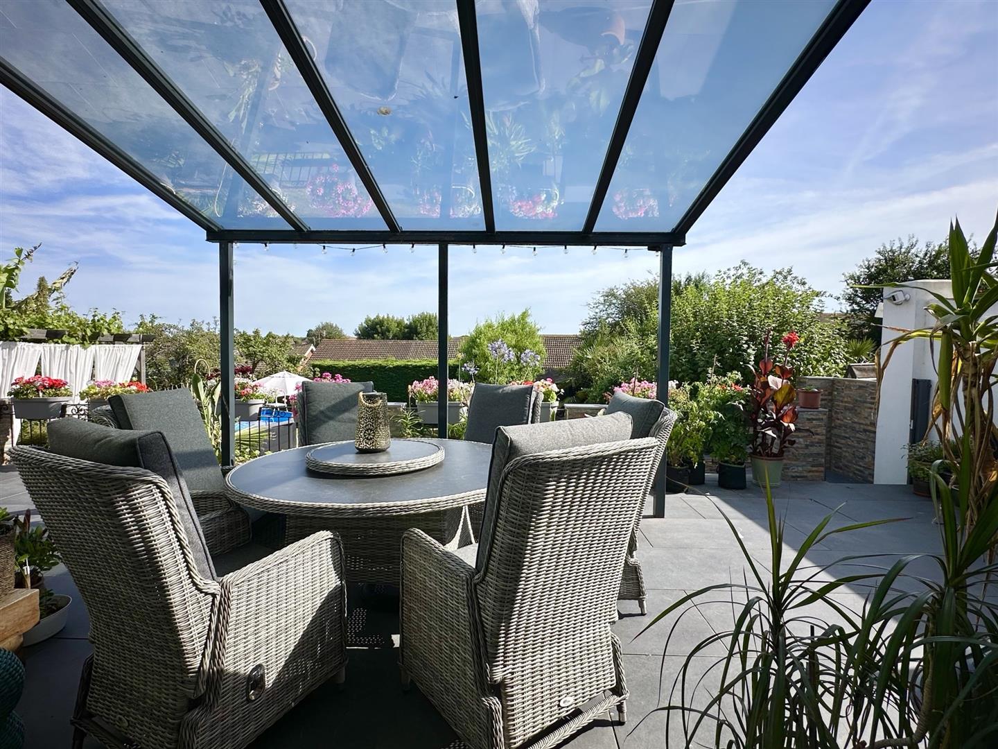 3 bed property in De La Warr Road, Bexhill-On-Sea